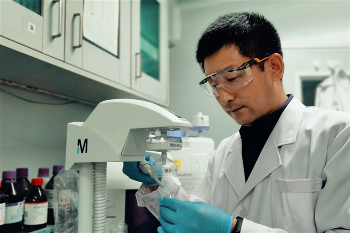 【甲子東油情 百年大學夢】東油學子風采錄第七期 以“材”筑夢，探微求真——記材料科學研究的東油追光者